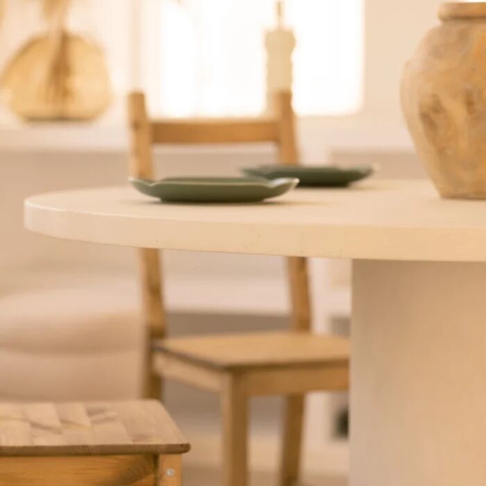 Mesa comedor redonda de microcemento blanco roto 100cm