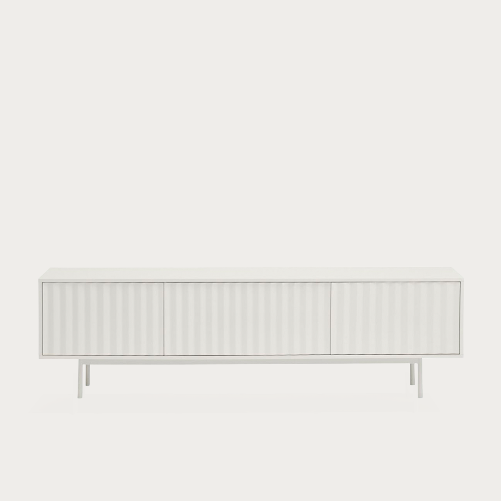 Mueble-tv-acanalado-blanco-y-metal-1
